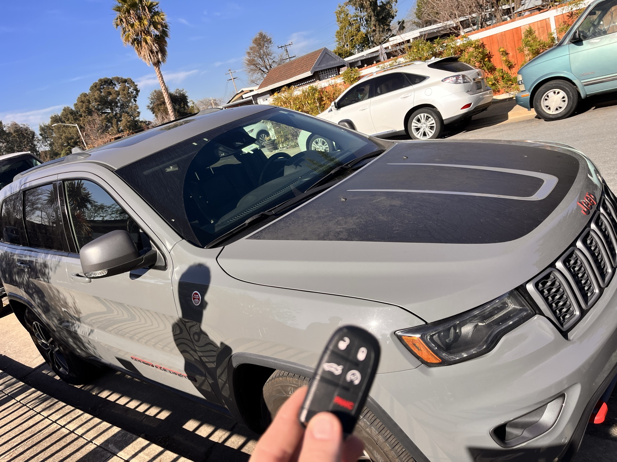 Programming a smart key fob for a gray Jeep Grand Cherokee SUV