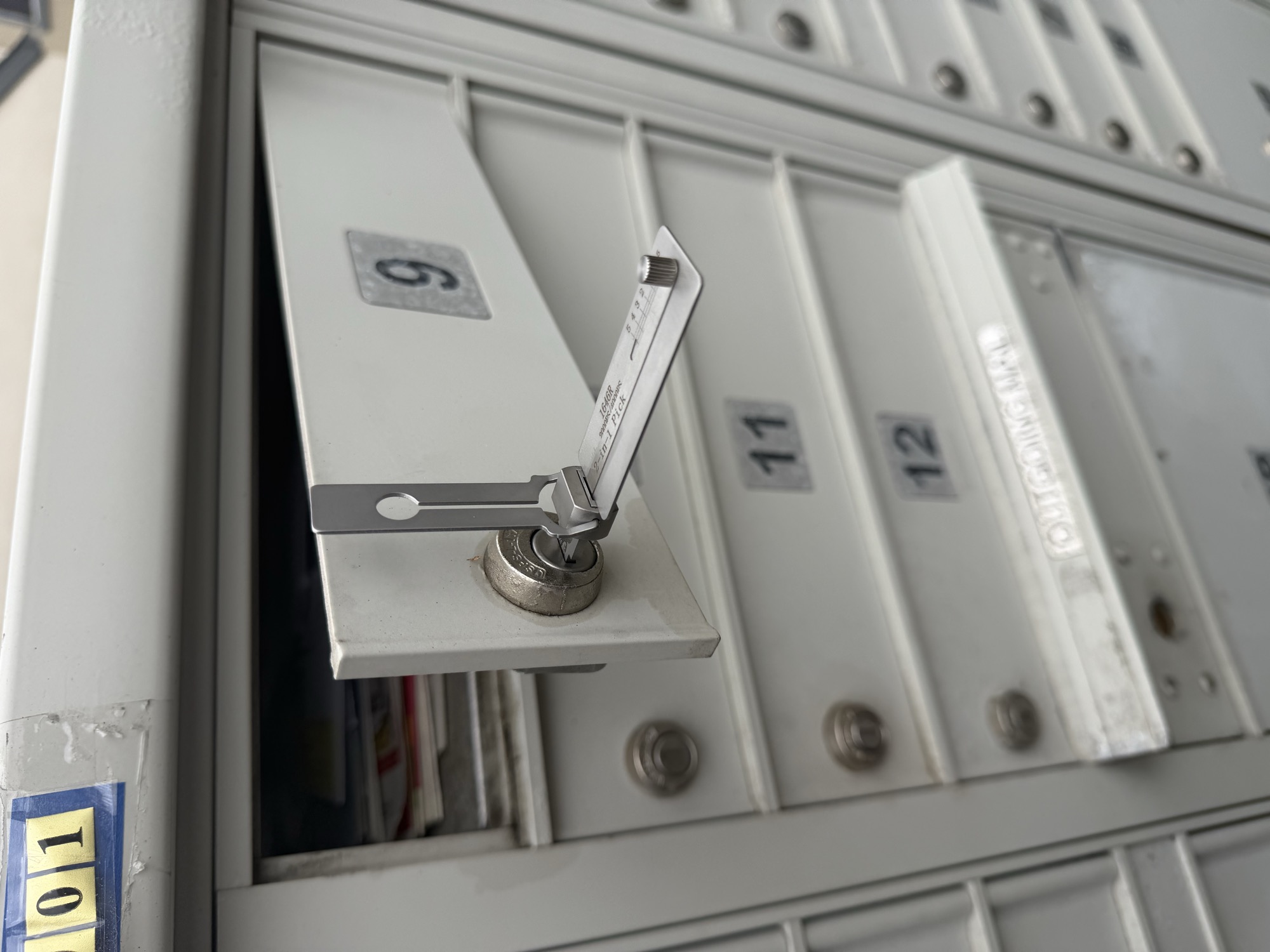 Picking a USPS cluster mailbox lock with a 2-in-1 pick tool